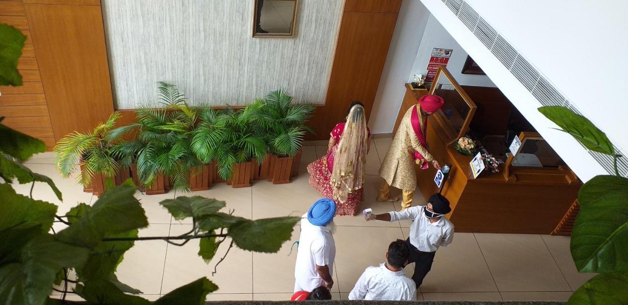 Grand Hotel Nawanshahr Nawāshahr Kültér fotó