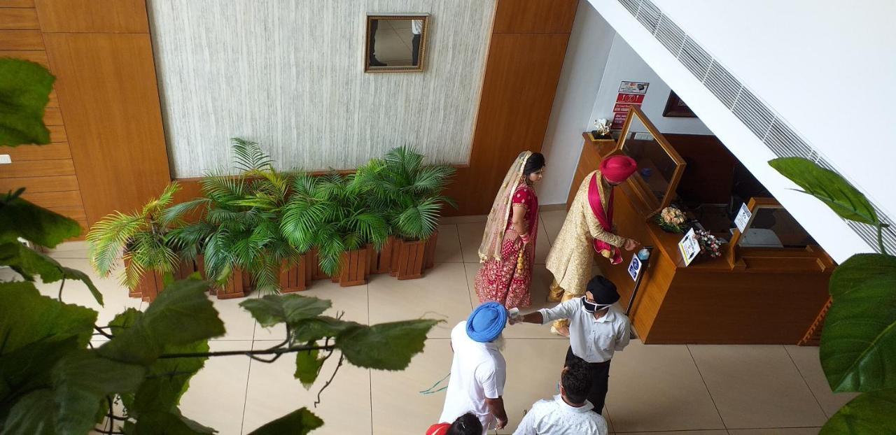 Grand Hotel Nawanshahr Nawāshahr Kültér fotó