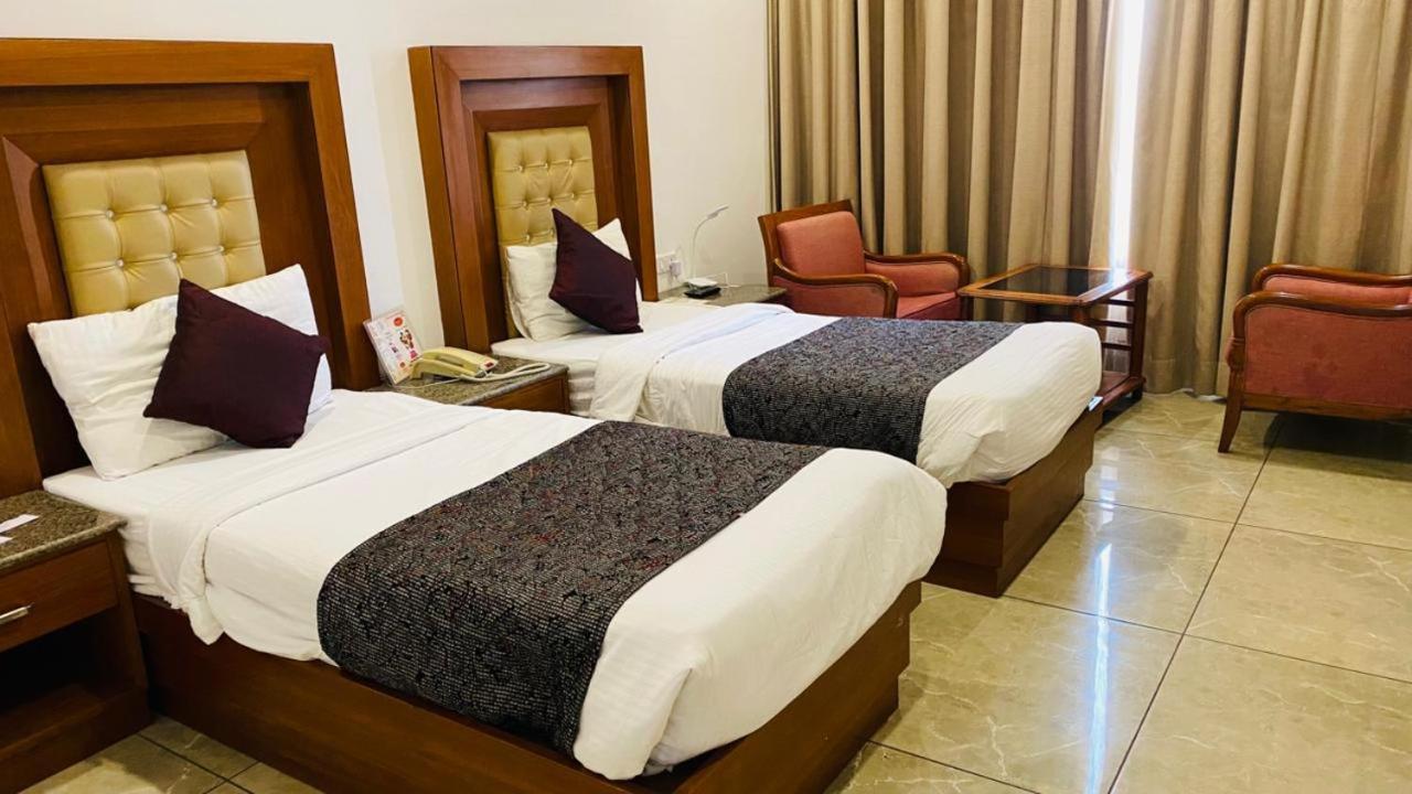 Grand Hotel Nawanshahr Nawāshahr Kültér fotó