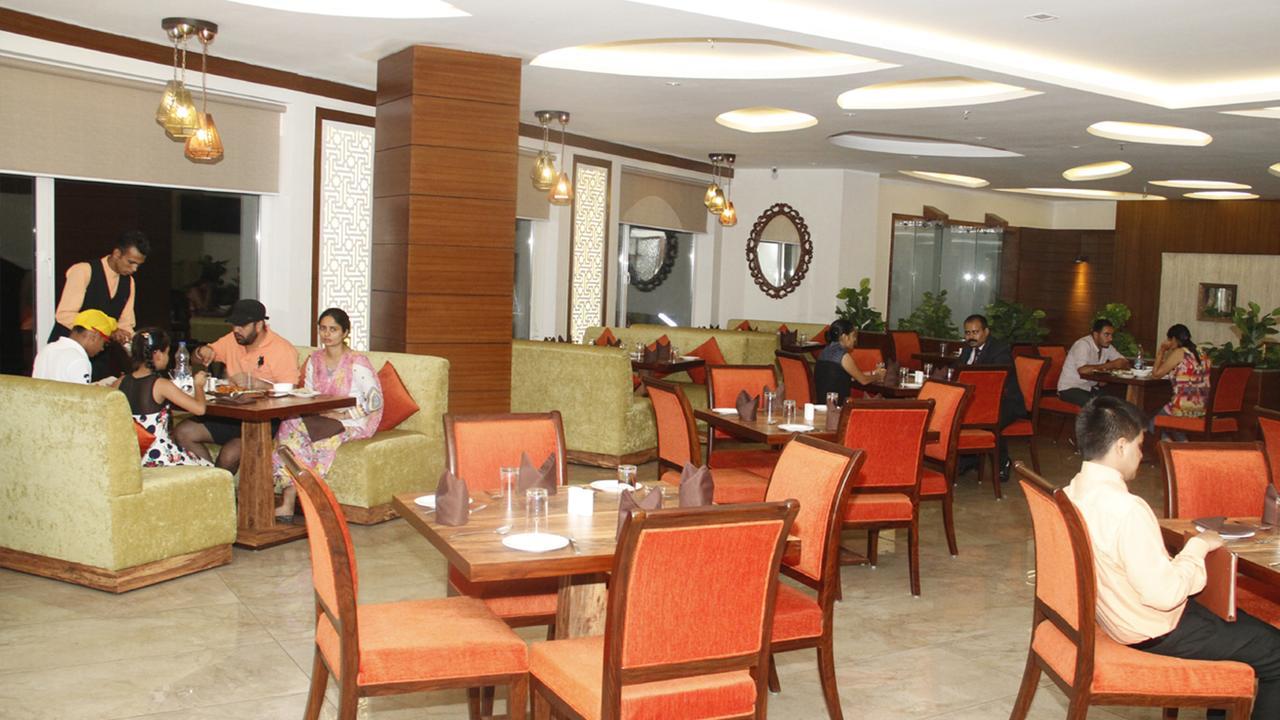 Grand Hotel Nawanshahr Nawāshahr Kültér fotó