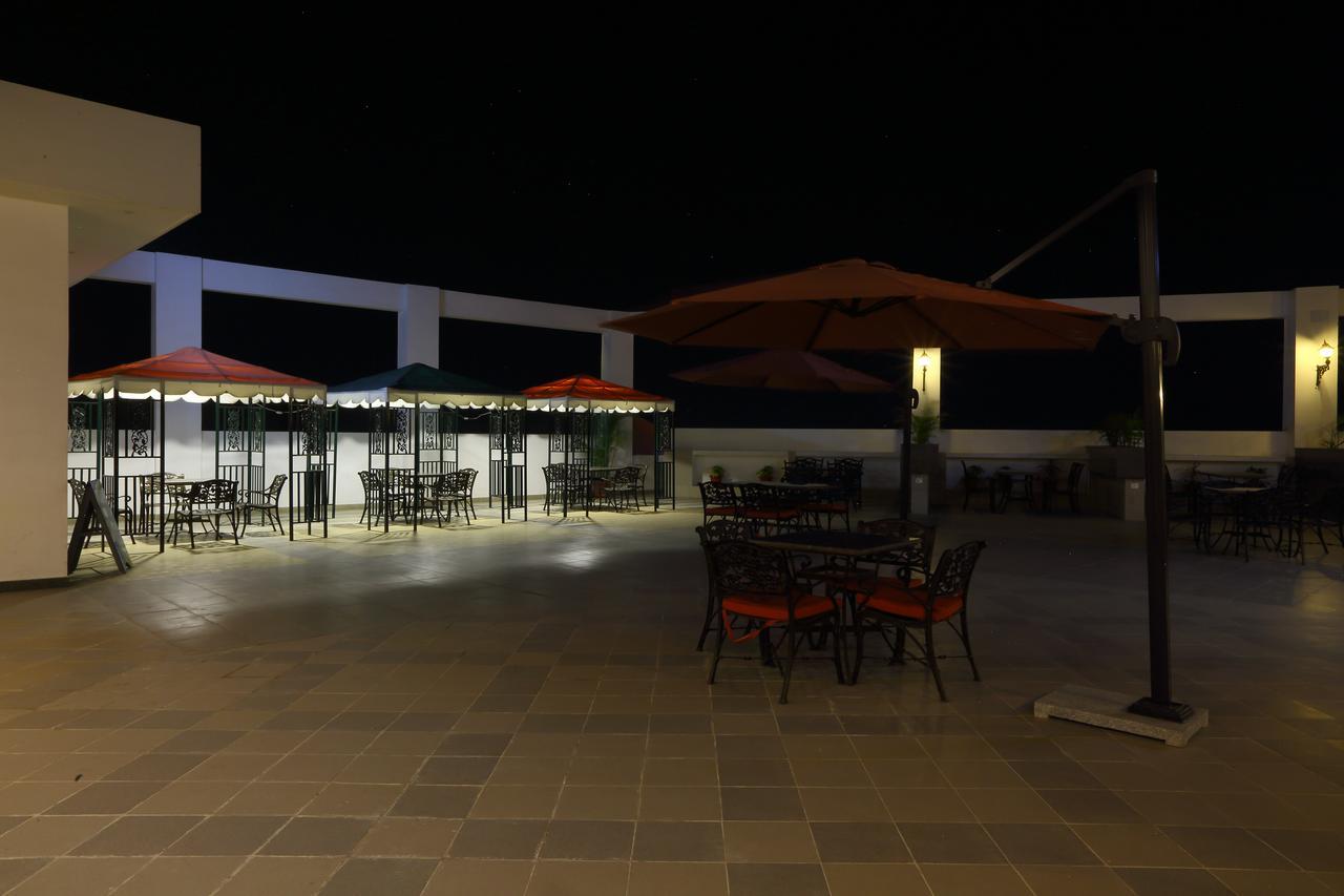 Grand Hotel Nawanshahr Nawāshahr Kültér fotó