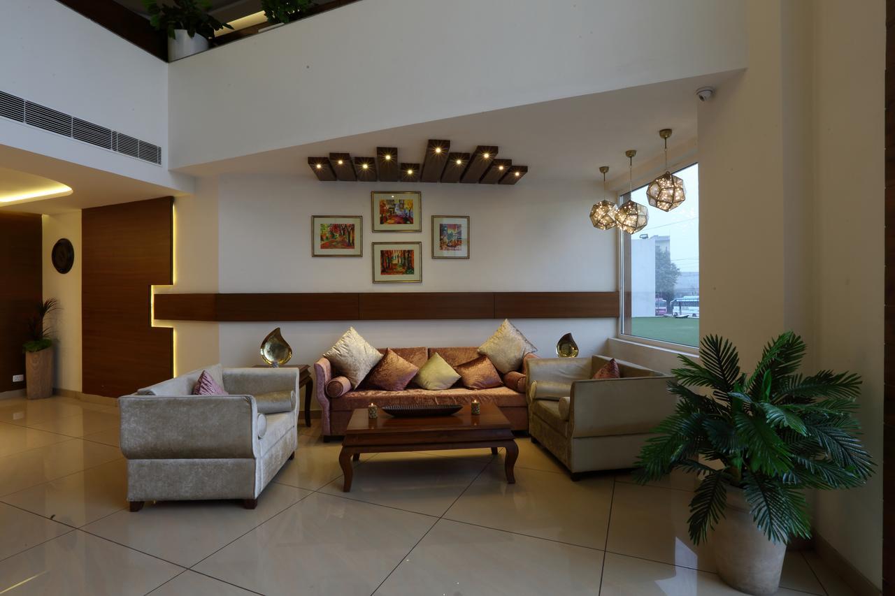 Grand Hotel Nawanshahr Nawāshahr Kültér fotó