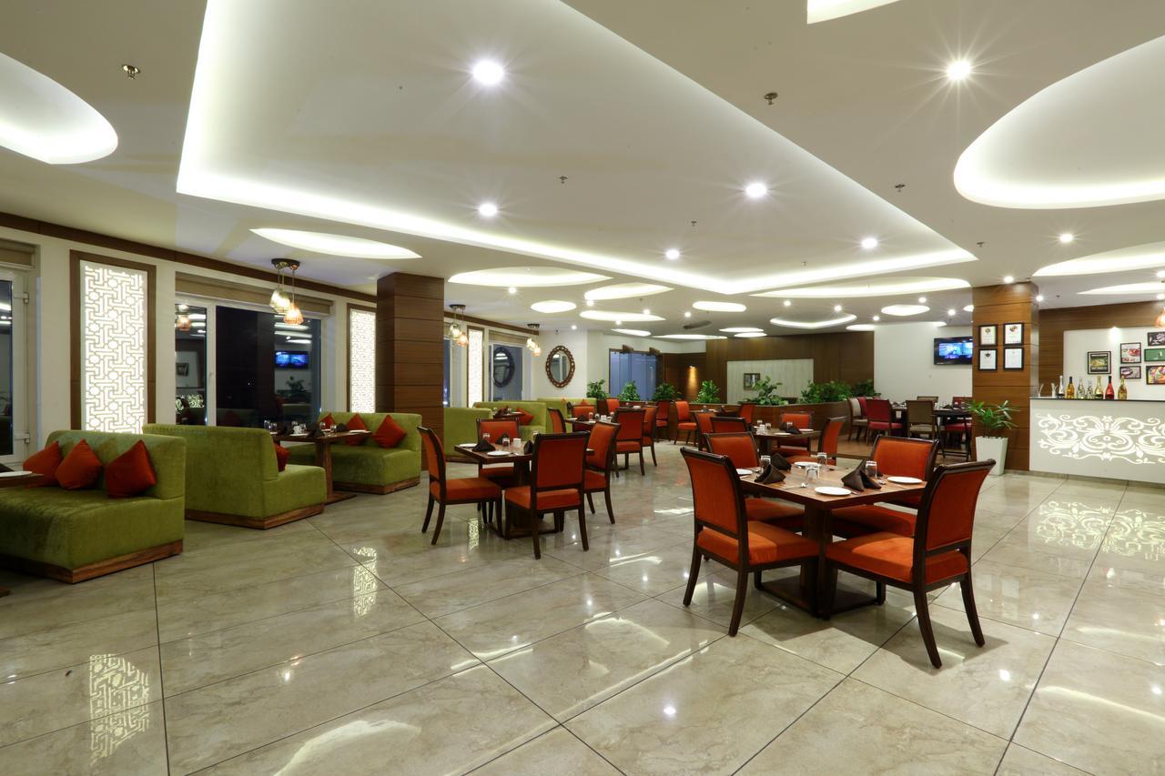 Grand Hotel Nawanshahr Nawāshahr Kültér fotó