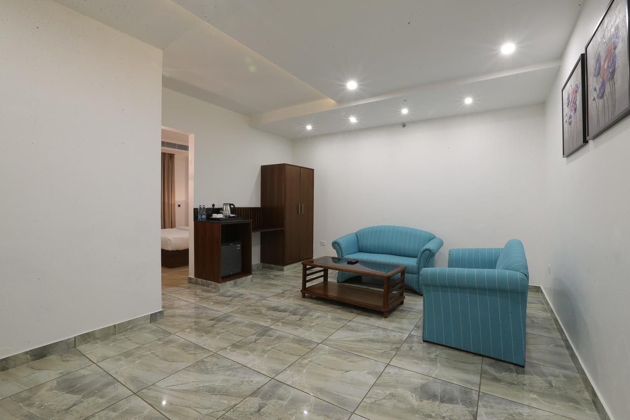 Grand Hotel Nawanshahr Nawāshahr Kültér fotó