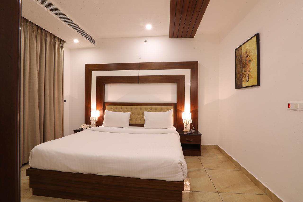 Grand Hotel Nawanshahr Nawāshahr Kültér fotó