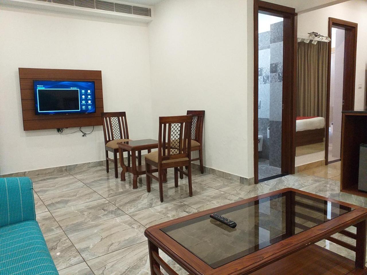 Grand Hotel Nawanshahr Nawāshahr Kültér fotó