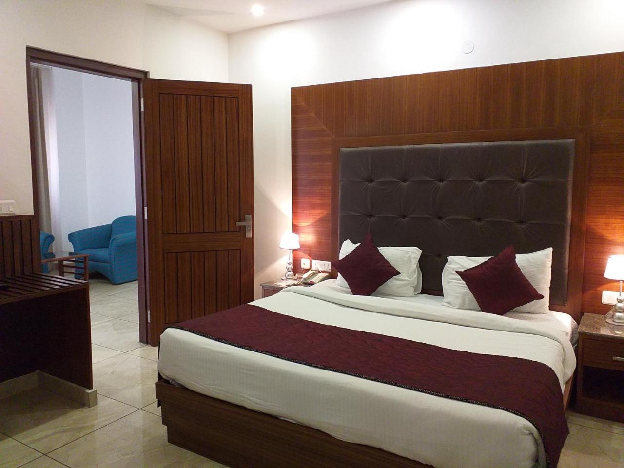 Grand Hotel Nawanshahr Nawāshahr Kültér fotó
