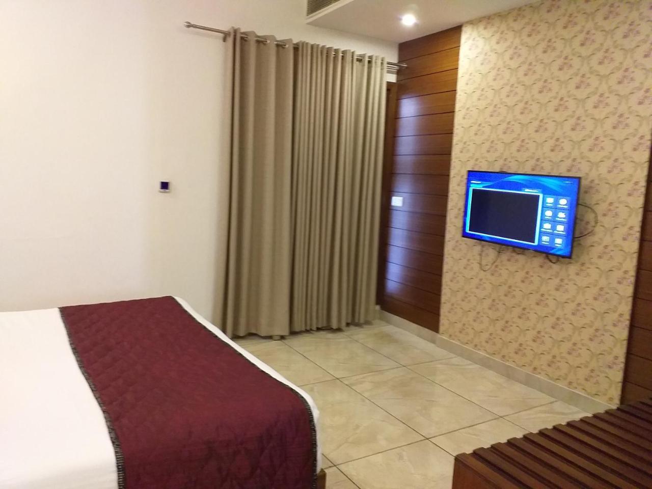 Grand Hotel Nawanshahr Nawāshahr Kültér fotó