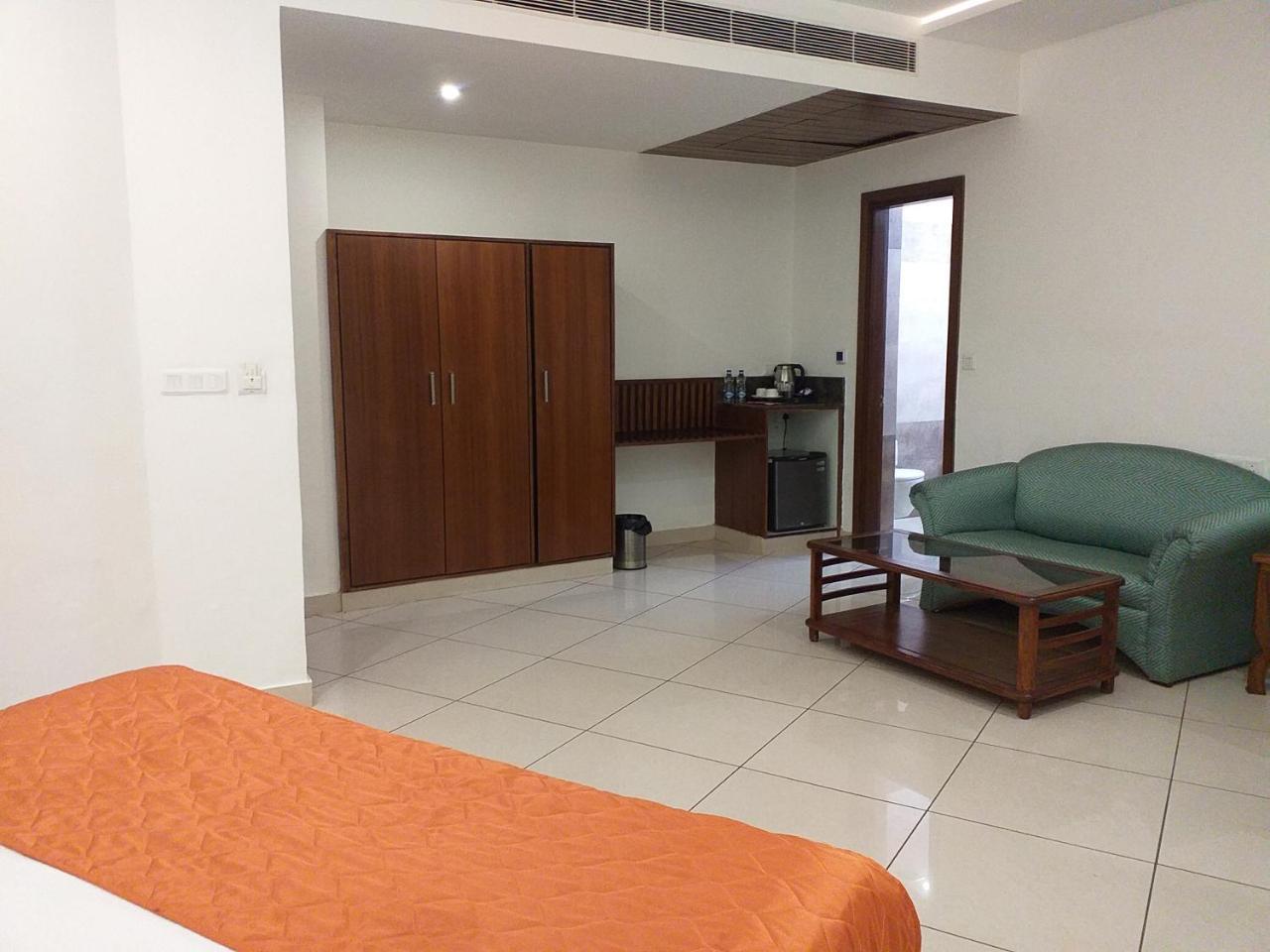 Grand Hotel Nawanshahr Nawāshahr Kültér fotó